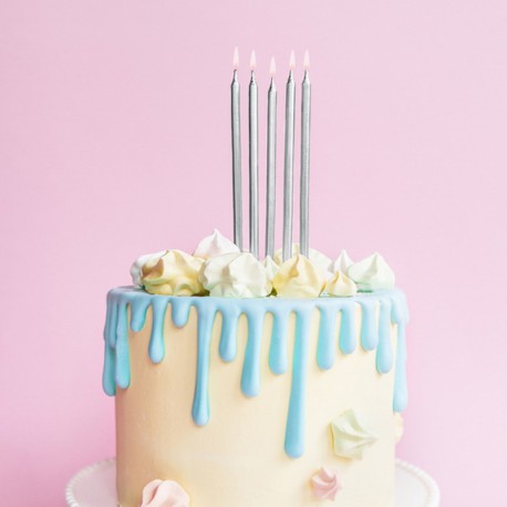 Kolorowe świeczki na tort urodzinowy 
