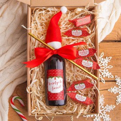 KOSZ prezentowy świąteczny Z PODPISEM Z winem czerwonym i krówkami Czerwone Święta
