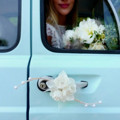 Bukieciki w kolorze kremowym do auta ślubnego