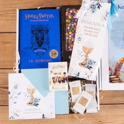 PREZENT na Komunię dla chłopca Zestaw Harry Potter z książką i kartami do gry