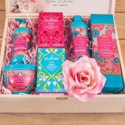 Elegancki PREZENT na 50 urodziny dla kobiety w skrzyni Z PODPISEM zestaw pielęgnacyjny z herbatami