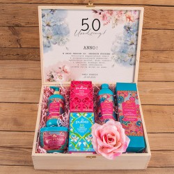 Elegancki PREZENT na 50 urodziny dla kobiety w skrzyni Z PODPISEM zestaw pielęgnacyjny z herbatami