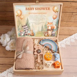 Oryginalny PREZENT na Baby Shower dla dziecka w skrzyni Z PODPISEM Kocyk i drewniane zabawki