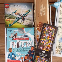 PREZENT świąteczny dla chłopca z książką i klockami LEGO dla małego miłośnika samolotów