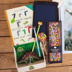 PREZENT na urodziny dla dziecka z figurką dinozaura, książką i tabletem do rysowania