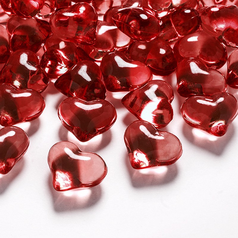 Serca ozdobne na stół czerwone kryształki
