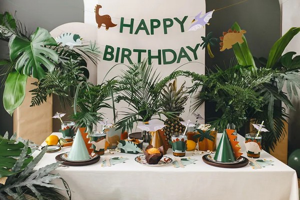 Dekoracje na urodzinki dziecka z motywem dinozaurów